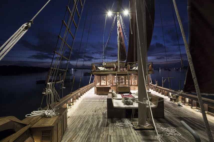 Tiare-Liveaboard-in-Indonesia-Koonam-l