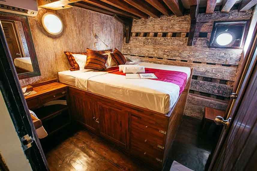 Seven-Seas-Liveaboard-Indonesia-Koonam-Double-Cabin-a