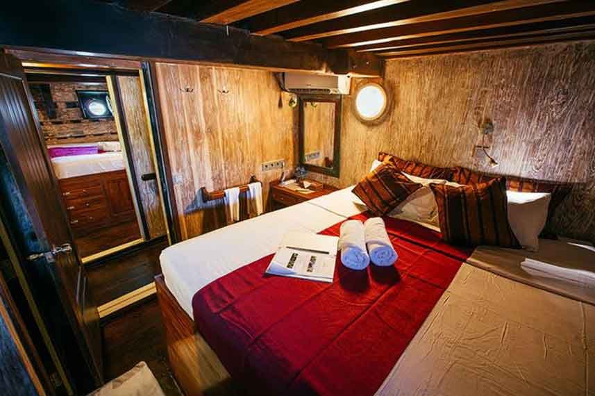 Seven-Seas-Liveaboard-Indonesia-Koonam-Double-Cabin-c
