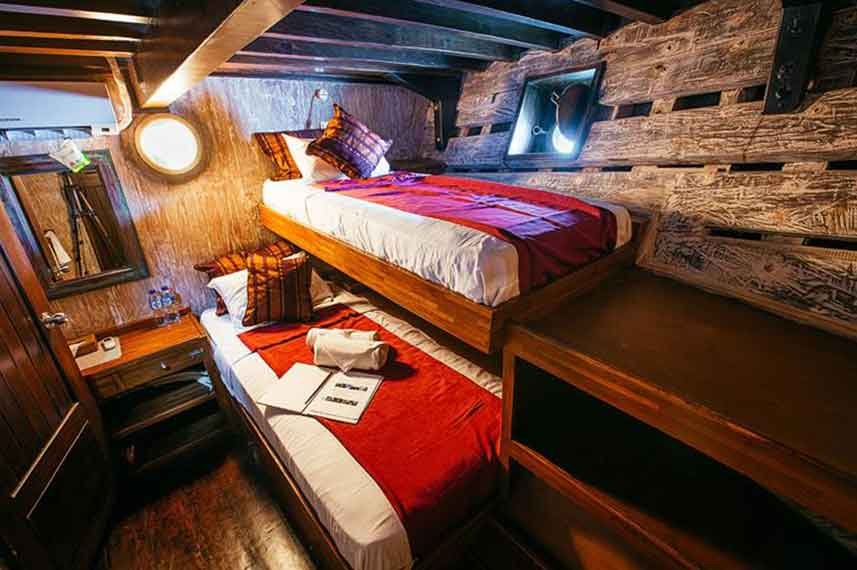 Seven-Seas-Liveaboard-Indonesia-Koonam-bunk-beds-1-2-b