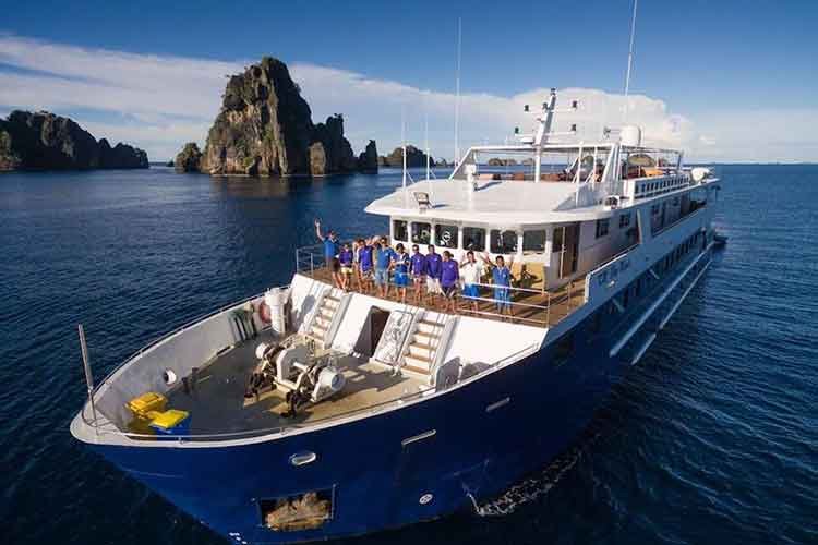 Blue-Manta-Liveaboard-Indonesia-Koonam-s