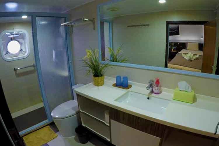Blue-Manta-Lower-Deck-Cabins-Liveaboard-Indonesia-Koonam-c