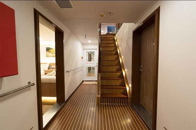 White-Manta-Liveaboard-Indonesia-Koonam-j