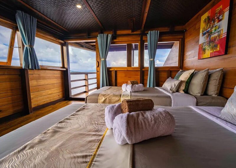 Neptune-One-Liveaboard-Indonesia-Koonam-Duluxe-Sea-View-a
